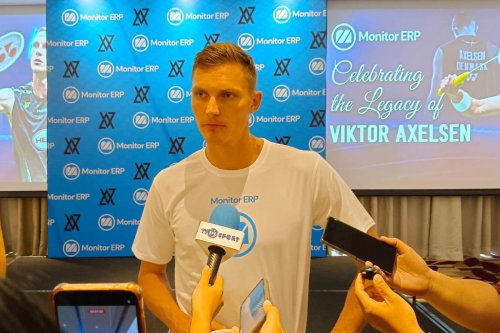 Pensiun dari Bulu Tangkis, Viktor Axelsen Jelajahi Kuliner Indonesia dan Cicipi Bakmi