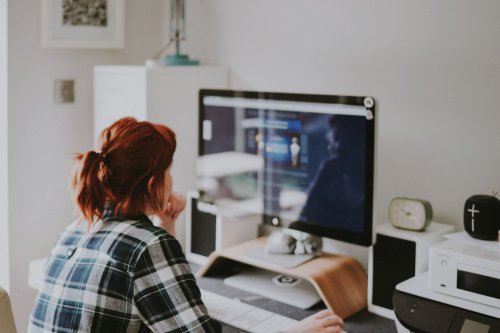 WFH Sebaiknya Rabu atau Jumat? DPR Vs Pemerintah Beda Pendapat Soal Efektivitas