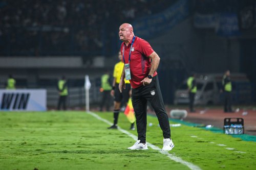 Alasan Pelatih Persib Kunjungi Hotel Tempat Timnas Indonesia Menginap