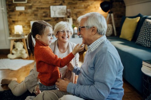 Menyatukan dua dunia dalam satu atap&nbsp;, Ketika cinta bertemu tantangan, Merajut sinergi dalam pengasuhan, Keluarga: tempat semua generasi bertumbuh, Grandparenting dan Pengasuhan Orangtua, Sinergi atau Seteru?&nbsp;