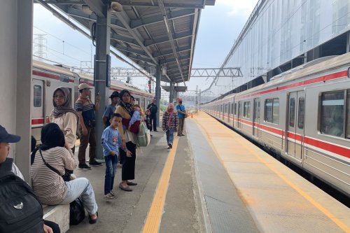 banjir di Jakarta, KRL Jabodetabek, banjir jabodetabek, dampak banjir jabodetabek, banjir Jakarta, Jabodetabek banjir, krl jabodetabek sampai jam berapa, krl jabodetabek buka jam berapa, Tidak Terdampak Banjir, Perjalanan KRL Jabodetabek Selasa Pagi Lancar