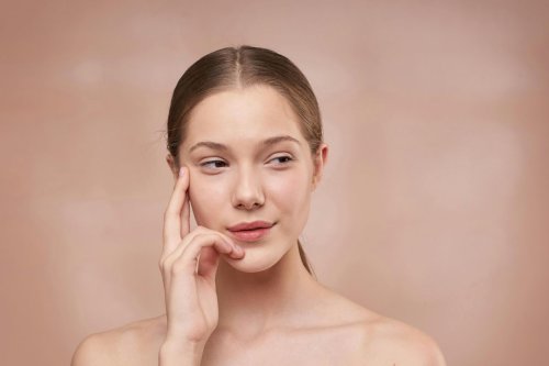 Top 6+ Urutan Skincare Pagi untuk Kulit Normal Menurut Dokter Kulit