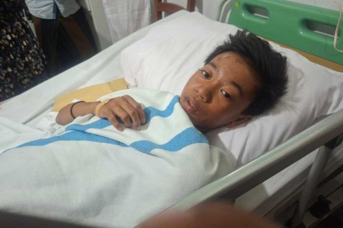 Kisah Haru Rossy, Korban Reruntuhan Ponpes Al Khoziny yang Kini Dapat Kaki Palsu