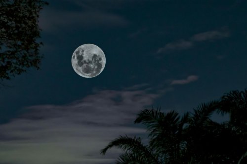 Hari Ini Malam Jumat Apa? Cek Weton Besok 15 Agustus 2025 di Kalender Jawa
