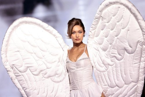 victoria secret, Gigi Hadid, victorias secret fashion show, victoria secret fashion show 2025 kapan, victoria secret fashion show 2025, Victoria Secret Fashion Show, Gaya Gigi Hadid di Victoria&rsquo;s Secret Fashion Show 2025, Anggun Bersayap