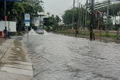 Banjir Jakarta Hari Ini: Operasional Transjakarta Dialihkan, 30 RT Terendam