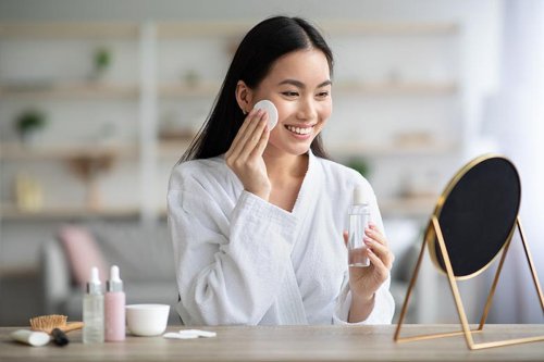 Top 7+ Tips Efektif Menghapus Makeup demi Kulit Bersih dan Sehat