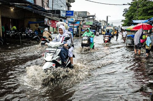 BMKG: 11 Wilayah Indonesia Akan Diguyur Hujan Lebat Awal November 2025