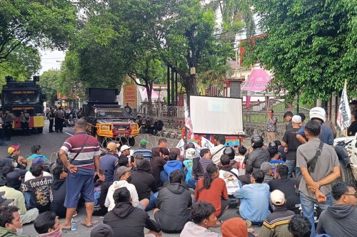 Gagalnya Pemakzulan Bupati Pati Sudewo, Ribuan Massa Geruduk Alun-alun Pati, Aksi Blokade Jalur Pantura dan Penangkapan, Identitas Empat Orang yang Ditangkap, Dua Pentolan AMPB Ditetapkan Sebagai Tersangka, Kuasa Hukum Nilai Penerapan Pasal Tidak Tepat, Duduk Perkara Dua Aktivis AMPB Jadi Tersangka Usai Gagalnya Pemakzulan Bupati Pati