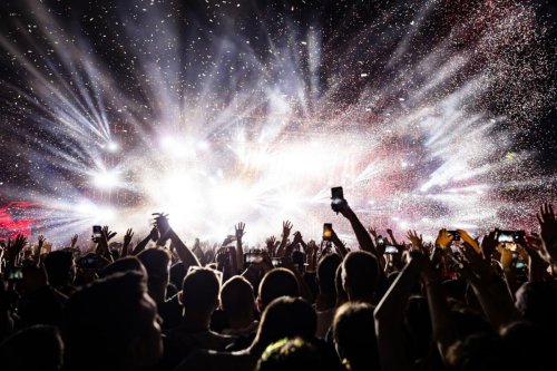 Genre Musik yang Cocok dengan Setiap Zodiak, Aries Suka Punk