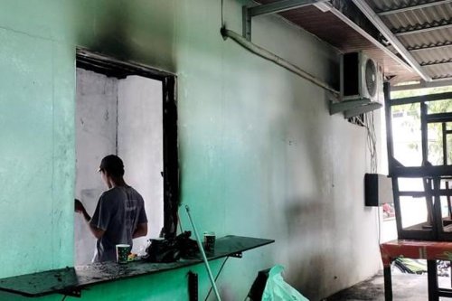 demo, Semarang, aksi massa, aksi massa anarkis, kantor gubernur Jawa Tengah, Pilu Pedagang Kantin di Kantor Gubernur Jateng: Lapak Terbakar, Dagangan Habis, Perasaan Masih Campur Aduk
