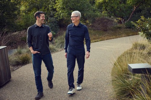 Tim Cook Mundur, John Ternus Jabat CEO Baru Apple