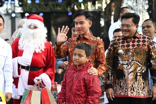 Dari Salatiga ke Stasiun Tawang, Gibran Sapa Pemudik di Hari Natal 2025