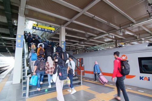 Imbas Demo 29 Agustus, KAI Hentikan Sementara 17 KA di Stasiun Jatinegara