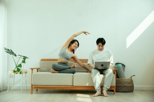 Mengenal Exercise Snack, Trik Tetap Aktif Bergerak di Tengah Sibuk Kerja