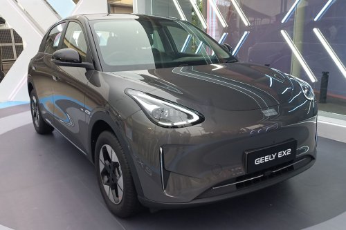 Komparasi Mobil Listrik Perkotaan: Geely EX2 vs BYD Atto 1