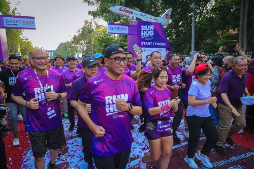 1. Jaga kesehatan tubuh, 2. Jangan lupakan pemanasan, 3. Latihan intens, 4. Pakai pelatih, 5. Pakai pace saat latihan, Top 5+ Persiapan Sebelum Lomba Lari agar Tidak Cedera Menurut Atlet