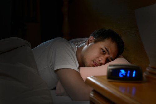 Terlalu Lelah tapi Sulit Tidur, Pakar Tidur Jelaskan Alasannya