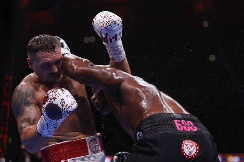 Hasil Tinju Dunia: Oleksandr Usyk Pukul KO Dubois, Jadi Juara Dunia Tak Terbantahkan