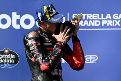 Marco Bezzecchi, MotoGP, Valentino Rossi, Aprilia, MotoGP 2026, Candaan Bezzecchi soal Tiru Taktik Valentino Rossi di MotoGP 2026