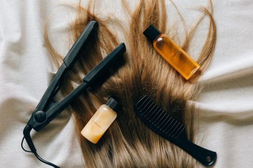 hair oil, hair balm, hair balm untuk apa, perbedaan hair oil dan hair balm, fungsi hair oil, fungsi hair balm, hair oil dipakai kapan, Perbedaan Hair Oil dan Hair Balm, Mana yang Tepat untuk Rambut?