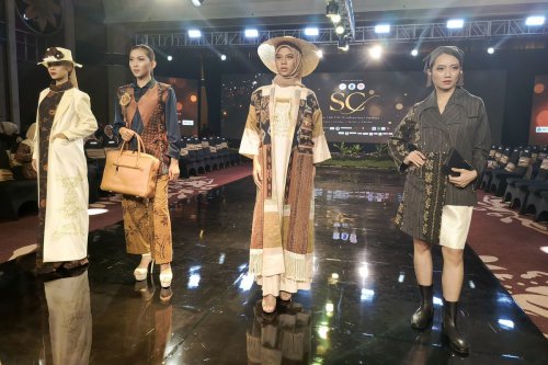 Top 17+ Desainer Surabaya Pamerkan Batik hingga Lurik dengan Sentuhan Modern