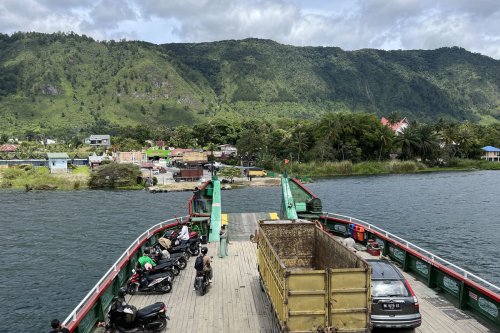 Cara Menyeberang ke Pulau Samosir, Lewat Darat Lalu Naik Kapal