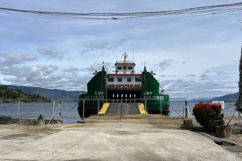 Menyeberangi Danau Toba, Perjalanan Naik Kapal ke Pulau Samosir