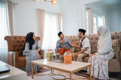 Strategi Hadapi "Nyinyiran" dan Pertanyaan Privasi saat Lebaran