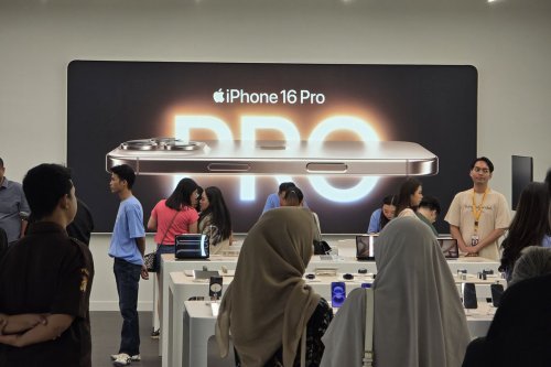 Butuh upgrade, Khawatir Harga iPhone 17 Naik, Ingin fitur dan desain baru, Potensi kenaikan harga iPhone ffek "Tarif Trump", Alasan Konsumen Masih Mau Beli iPhone 16 di Indonesia Meski Terlambat 7 Bulan