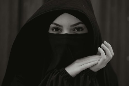 Apa Itu Mahram?, Dalil Tentang Wanita Mahram yang Tidak Boleh Dinikahi, Mahram dalam Hukum Pernikahan, Siapa Saja Wanita Mahram yang Tidak Boleh Dinikahi?, Aturan Mahram dalam Pernikahan Islam: Siapa Saja Wanita yang Haram Dinikahi?