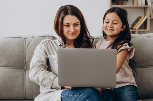 Kapan Anak Boleh Punya Gadget Sendiri? Ini Saran Psikolog UGM