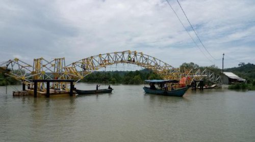 Top 8+ Wisata Jembatan Apung, Pesona View Sungai dan Aktivitas Masyarakat