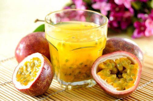 1. Air jahe, 2. Seduhan markisa, 3. Jus buah naga, 4. Jus apel, 5. Seduhan sereh, 6. Yogurt, 7. Olahan temulawak, Top 7+ Minuman Penurun Kolesterol Usai Kalap Makan Daging Kurban