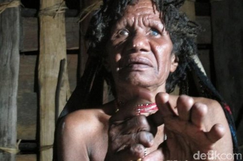 Tradisi Potong Jari, Bukti Cinta dan Kesetiaan Mama-mama Suku Dani