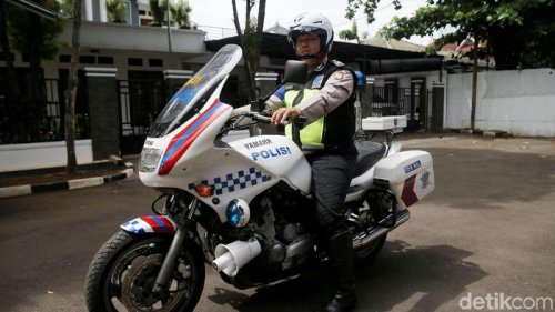 Bukan Strobo-Sirene, Patwal Pilih Pakai Cara Ini buat 'Minta' Jalan
