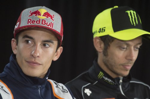 Belum Bisa Damai Nih? Rossi-Marquez Saling Cuek saat Papasan