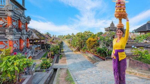 Buat yang masih bingung mau pergi kemana saat liburan sekolah, berikut ini kami rangkum 7 tempat wisata di Bali yang dijamin akan berkesan untuk si kecil:, , 1. Desa Penglipuran, 2. Pantai Kuta, 3. Tegallalang Ubud, 4. Tirta Empul, 5. Pura Ulun Danu Beratan, 6. Kebun Raya Bedugul, 7. Trans Studio Bali Theme Park, Top 7+ Tempat Wisata Viral di Bali ini Cocok Dikunjungi saat Liburan Sekolah
