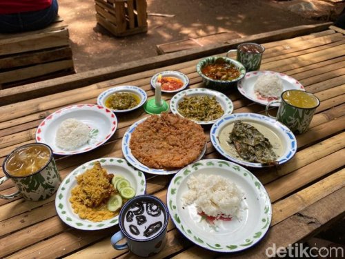 , 1. Waroeng Tuman, 2. Omah Yung Ginah, 3. Waroeng Kebon Sengon, 4. Kopi Klotok BSD, 5. Togu Coffee Roastery, 'BSD Rasa Jogja'! 5 Tempat Makan Ini Cocok Buat Makan Keluarga