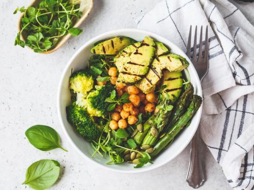 Mengenal Pola Makan Plant-based dan Alasan Kamu Patut Mencobanya