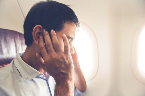 Telinga Tiba-tiba 'Budek' Saat Naik Pesawat? Ini Cara Mengatasinya