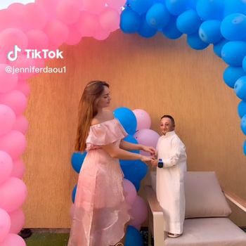 Viral Kisah Cinta Tak Pandang Fisik, Wanita Lebanon Mesra dengan Pria Kerdil