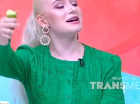 Cerita Bule Barbie dari Jerman yang Viral Fasih Bahasa Sunda dan Suka Seblak