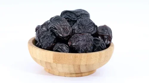 Top 7+ Oleh-oleh Haji Populer Berupa Makanan, Tak Cuma Kurma!