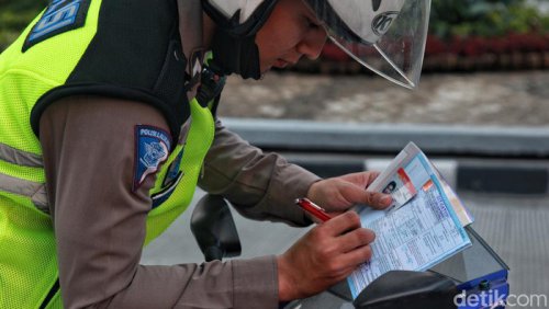 Kendaraan tanpa pelat nomor, Berkendara melawan arus, Pengendara motor tak menggunakan helm, Motor boncengan lebih dari 1, Menggunakan HP saat berkendara, Pengemudi melanggar marka jalan, Berkendara tidak menggunakan sabuk pengaman, Melanggar batas kecepatan, Berkendara di bawah umur, Berkendara di bawah pengaruh minuman keras, Segini Denda Tilang di Operasi Patuh 2026