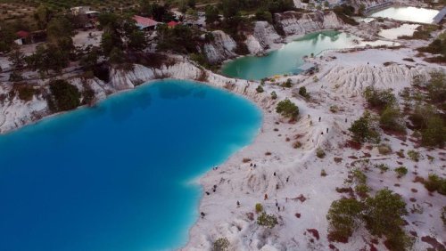 1. Danau Labuan Cermin, 2. Kepulauan Kei, 3. Wisata Bukit Pelalangan, 4. Danau Kaolin, 5. Kawasan Argapura, Top 5+ Destinasi yang Lebih Seru dari Bali tapi Belum Diketahui