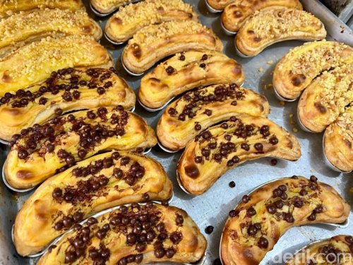 , 1. Pie Pisang Nadine, , 2. Pempek Palembang Enak, , 3. Suisse Bakery,   Cek Halaman Selanjutnya!,              , 4. Pastellia, , 5. Pistales, Top 5+ Tempat Jajan Pempek hingga Risoles yang Populer di Jakarta