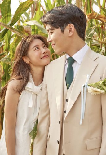 Sojin &amp; Lee Jong Ha Cinlok Main Film, Umumkan Nikah dengan Foto Bucin