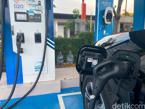 Purbaya Sebut Insentif Mobil LIstrik Bisa Kurangi Impor BBM yang Makin Mahal