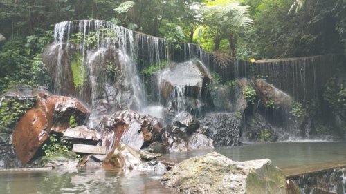 Goa Rajo Bangli, Keindahan Air Terjun dan Kolam Alami di Bali